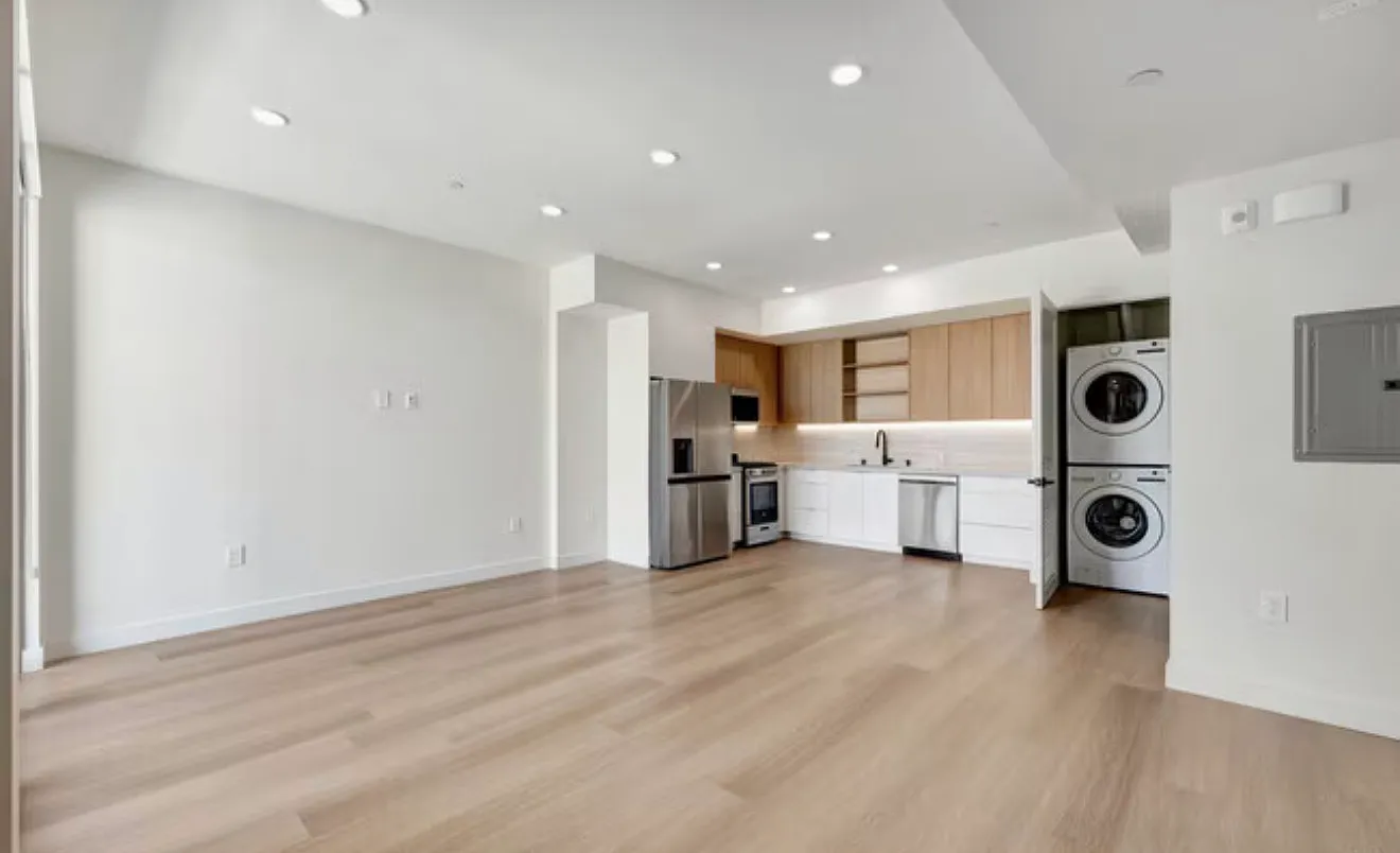 Studio, 550 sqft, $2,895 — Photo 2
