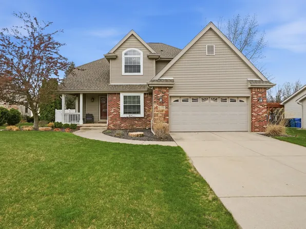 975 Driftwood Trl, Crown Point, IN 46307