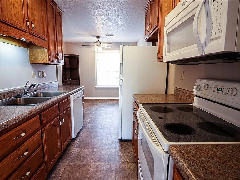 2957 Boyington Cv — Photo 2