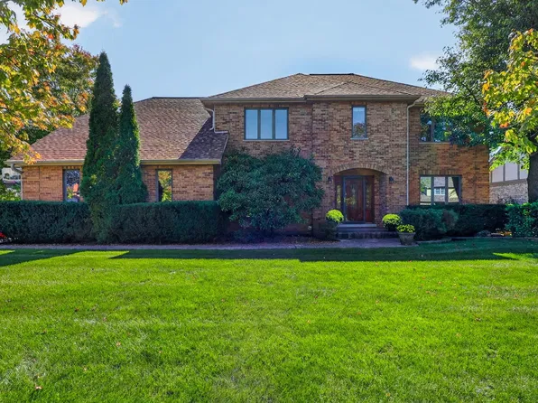 8604 Creekside Ln, Darien, IL 60561