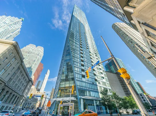 8 The Esplanade Ave #3304, Toronto, ON M5E 0A6