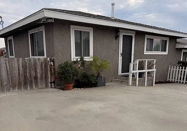 2 bed, 800 sqft, $2,450 — Photo 1