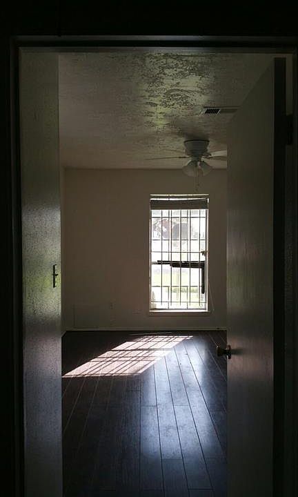 1st image of 9654 Meadowvale Dr