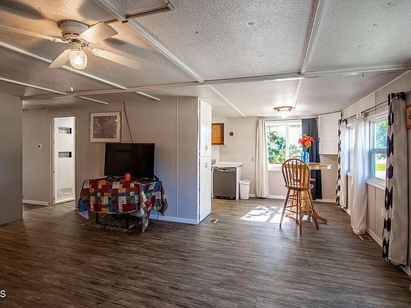 5th image of 1112 Sunflower Ln