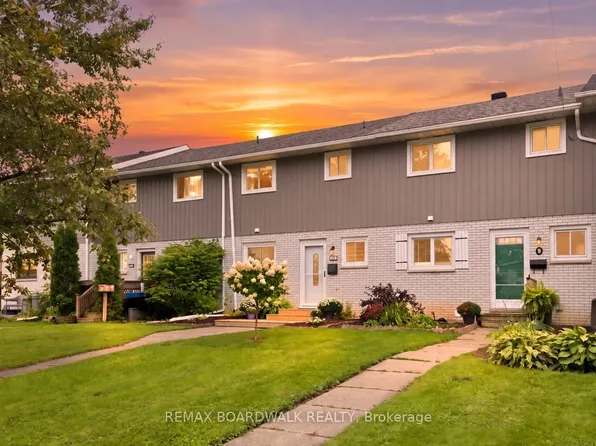 11 Maple Ave, Brockville, ON K6V 1Y3