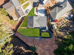 12 Hibbert Ct, Pacifica, CA 94044