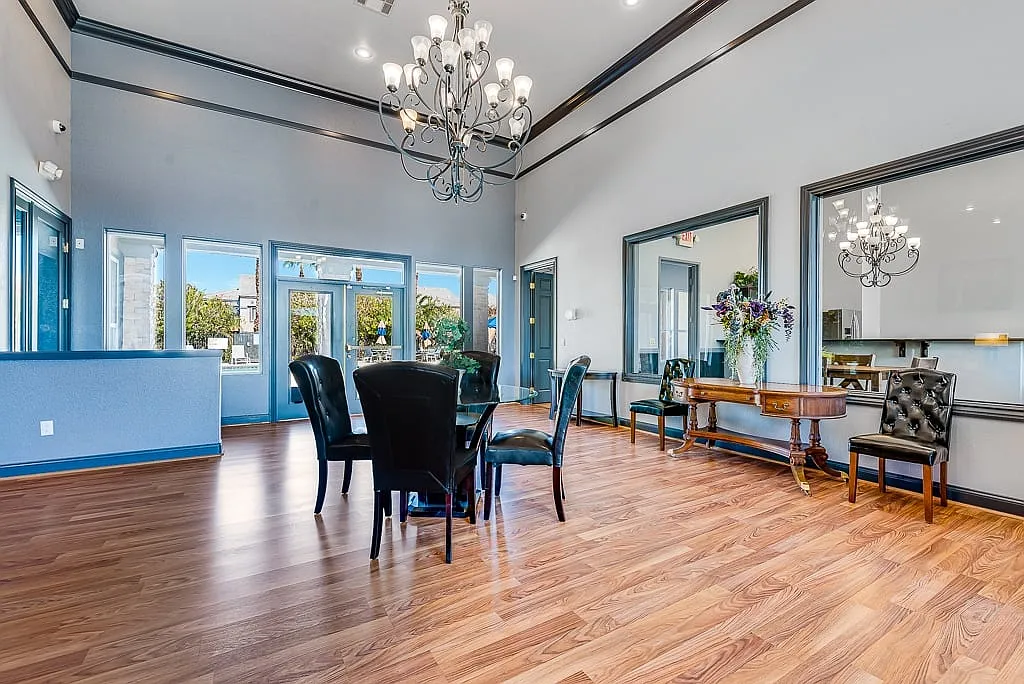 Pinehurst Condominiums — Photo 3