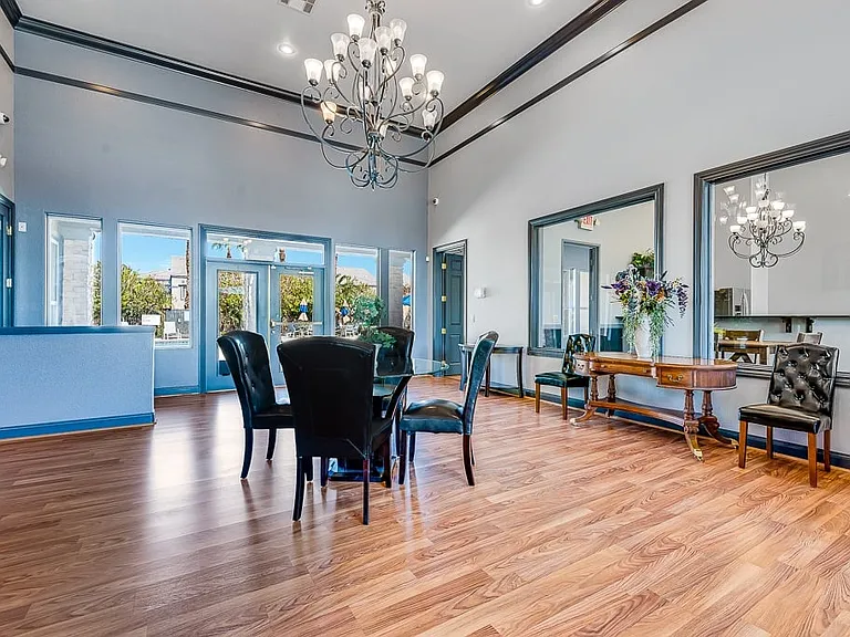 Pinehurst Condominiums — Photo 3