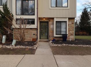 14 Topaz Ln, Hamilton, NJ 08690