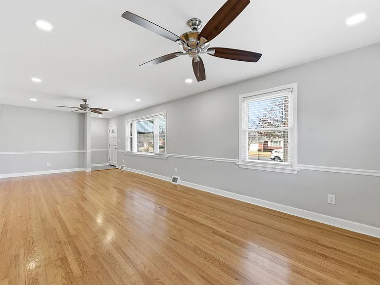 2725 Greendale Ave — Photo 7