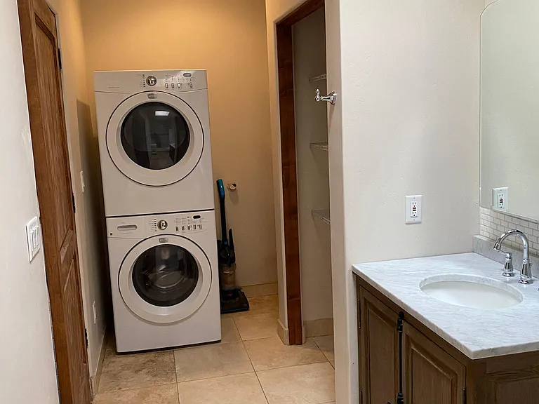 219 Richmond Dr SE #2 — Photo 8
