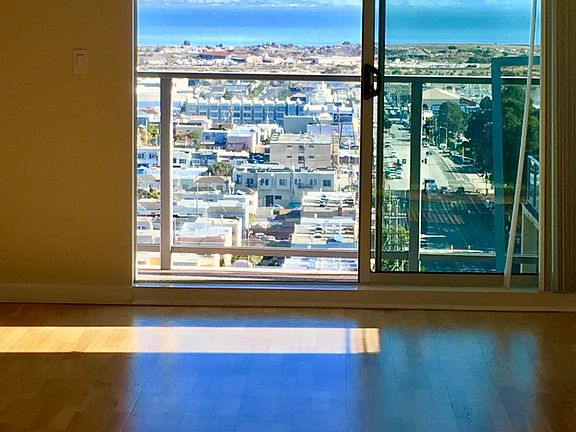 Balcony w/ Bay view