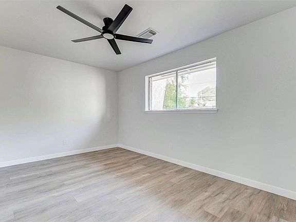 3rd image of 5514 Chantilly Ln