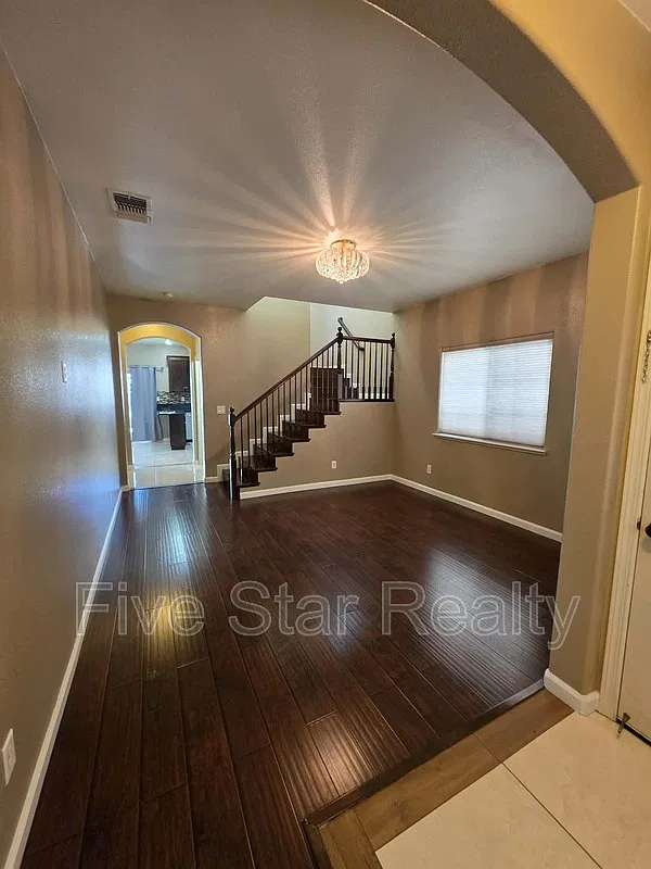 3 bed, 2.5 bath, 1688 sqft, $29,000 — Photo 3