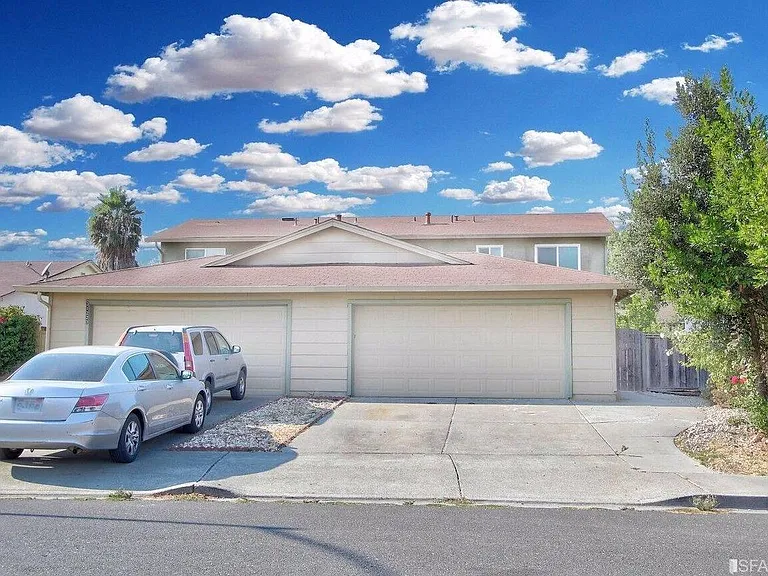 31221 Lily St — Photo 1