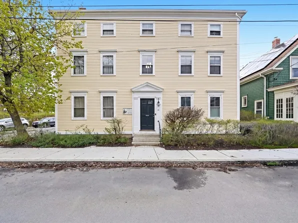 74 Lime St APT 4, Newburyport, MA 01950