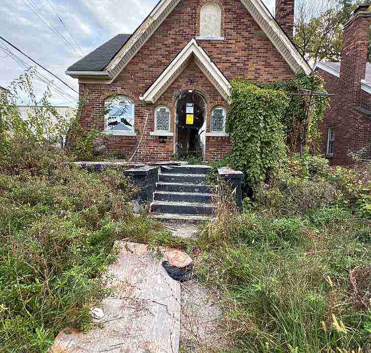 4890 Bedford