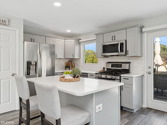 5th image of 302 Arrowhead Dr