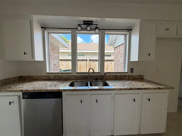 14407 Locke Ln — Photo 10