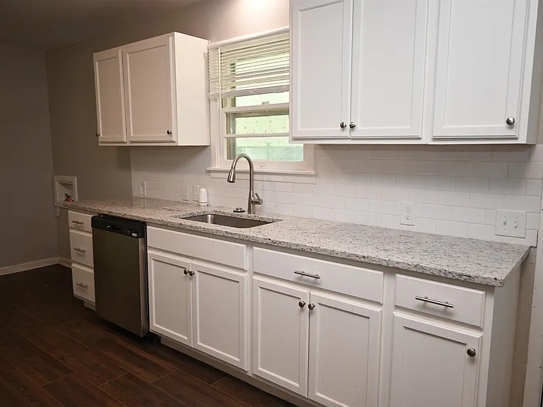 721 Maple St — Photo 8