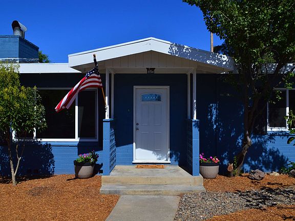 3rd image of 3918 Oakland Ave
