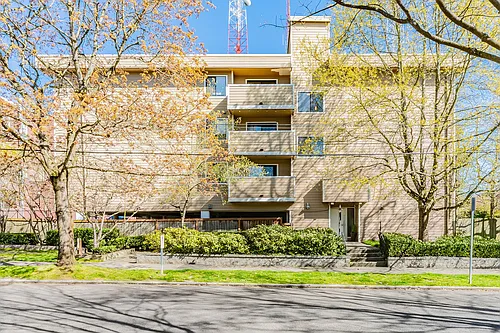 Park Royal Apartments Photo 1