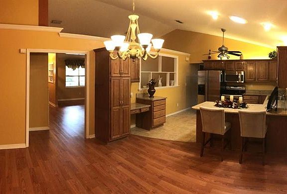 5th image of 975 NE 51st Ave