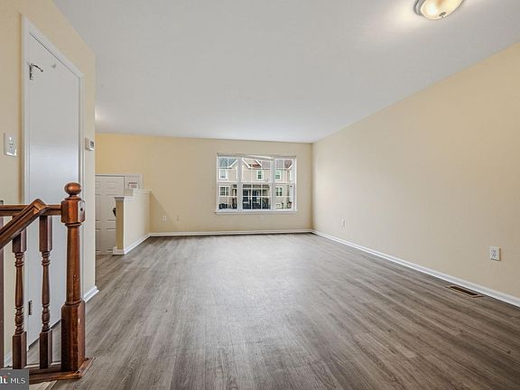 4th image of 18 Laxford Dr