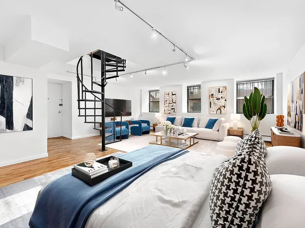 446 W 47th St APT 1A, New York, NY 10036