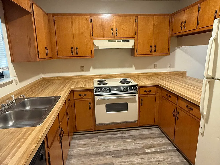 1873 Larette Dr — Photo 10