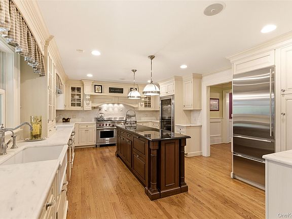 4th image of 209 Brookville Road