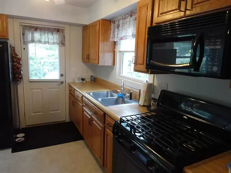416 College St — Photo 8