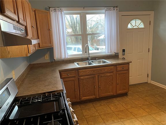 5th image of 487 Parsells Ave