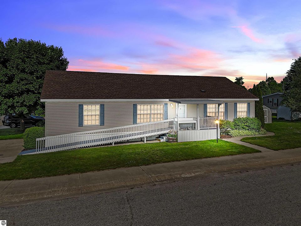 1st image of 364 Meadow Ln