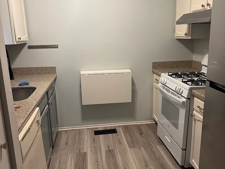 1328 Alderton Ln — Photo 5