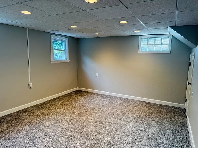 1718 Virginia Ln — Photo 30