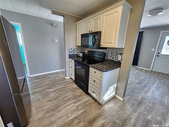 3rd image of 11 9th St NE