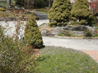 32 Milburn St, Yonkers, NY 10708