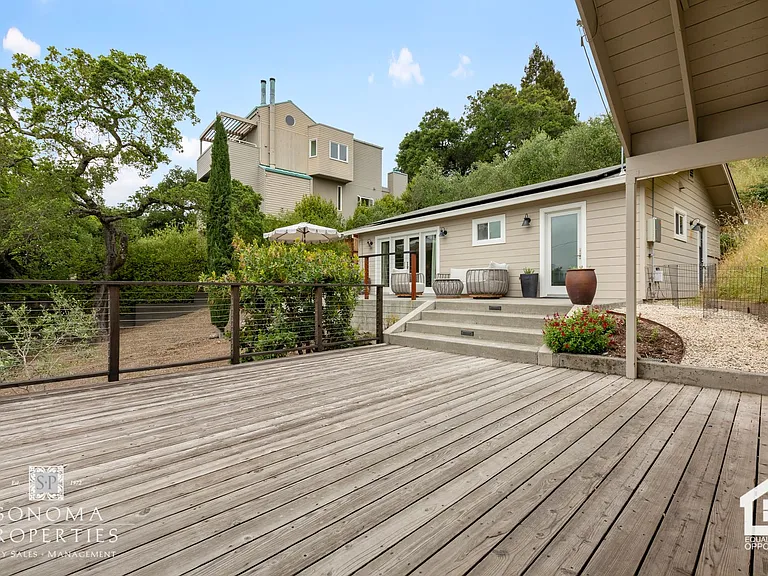 754 E Thomson Ave — Photo 25