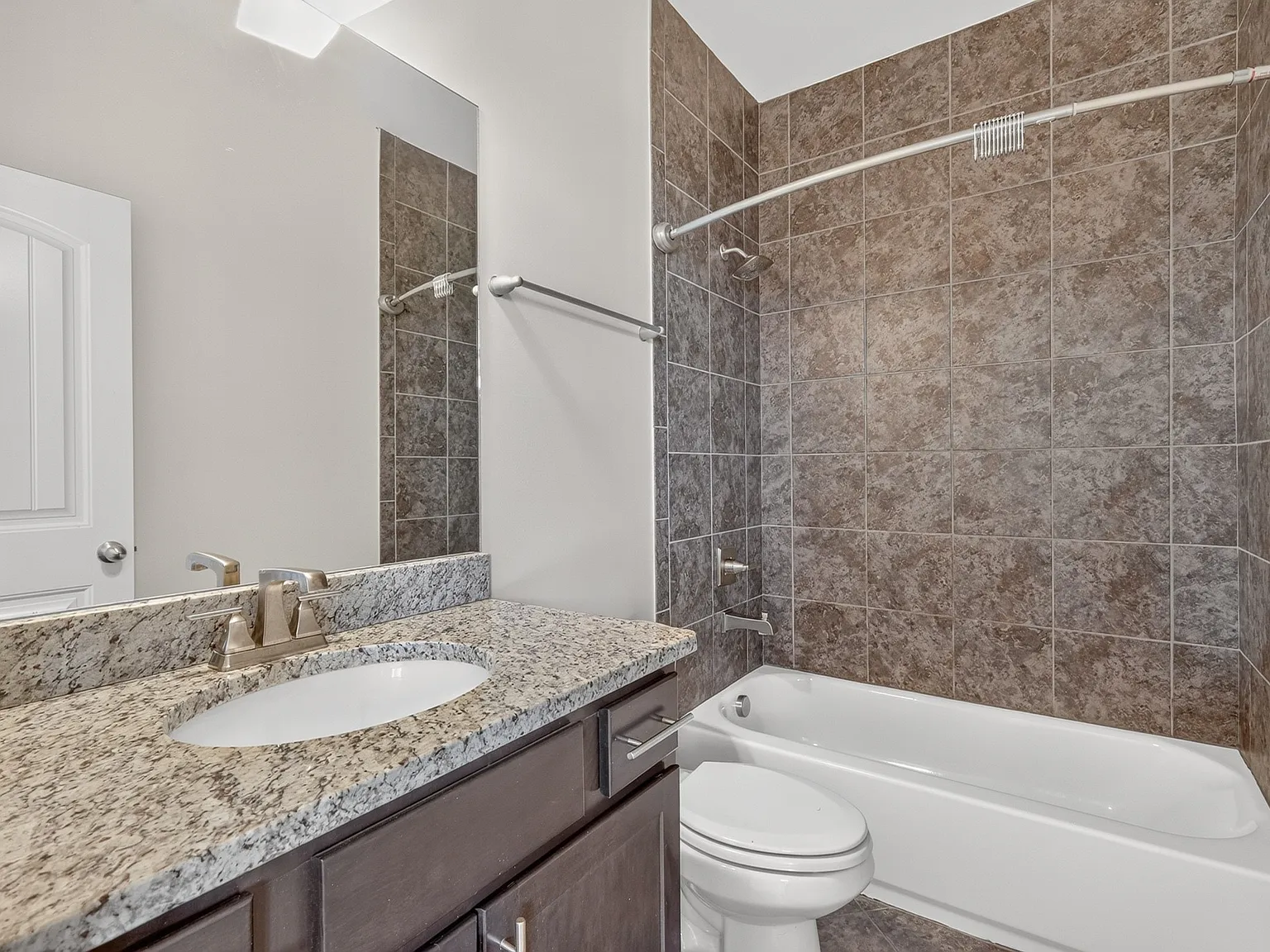 3 bed, 3.5 bath, 2044 sqft, $3,850 — Photo 4