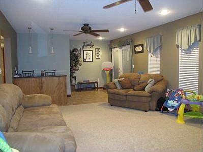 Family Room 20.9 X 13.7