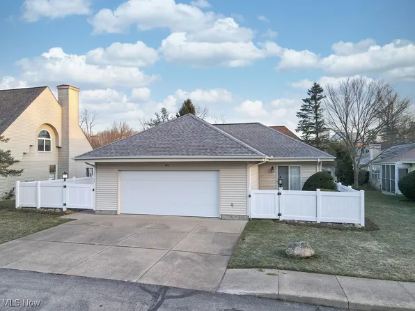 147 Christy Dr, Cuyahoga Falls, OH 44223