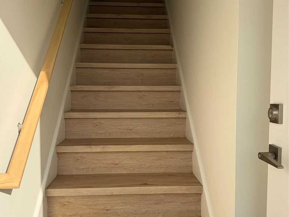 1st image of 5 Colonial Dr #6
