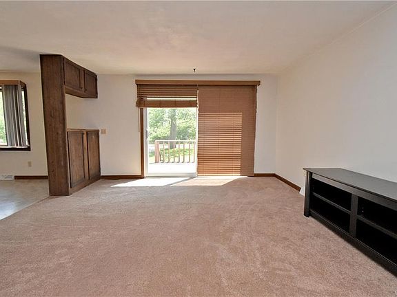 2nd image of 476 Dawn Ave