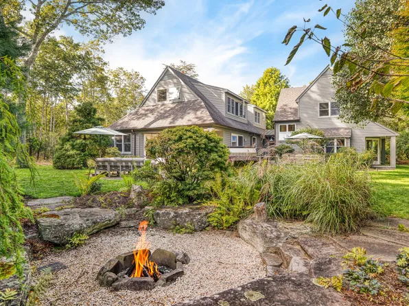 40 Daniels Hole Rd, Wainscott, NY 11975