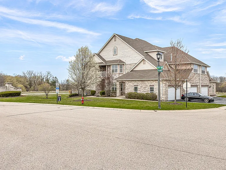 4666 Sagewood Cir #3 — Photo 2