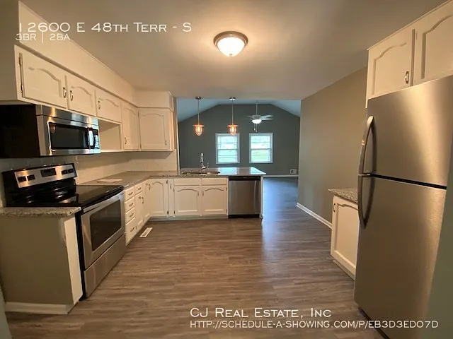 3 bed, $1,595 — Photo 3