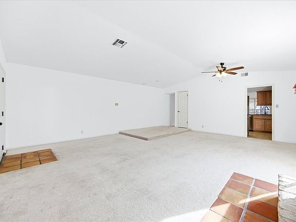 5th image of 204 Regal Oaks Dr
