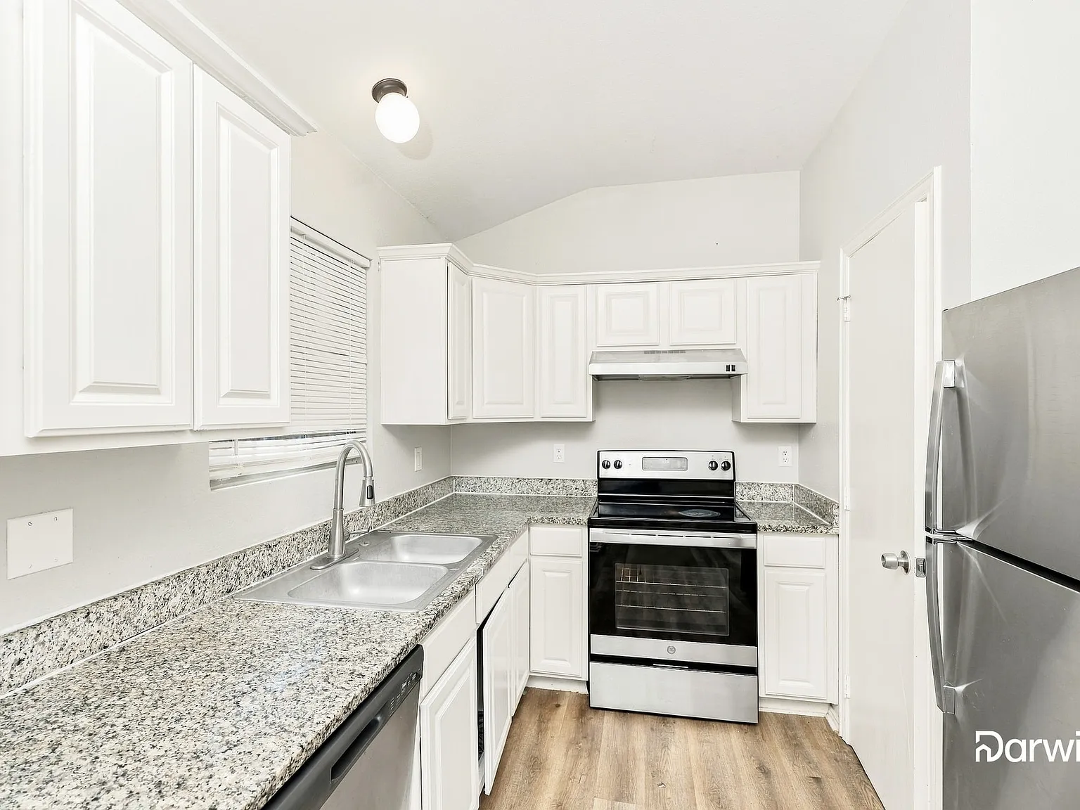 3 bed, 2.5 bath, 1347 sqft, $1,915 — Photo 4