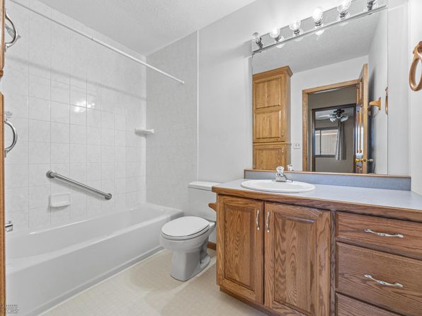 3126 23rd St S, Fargo, ND 58103